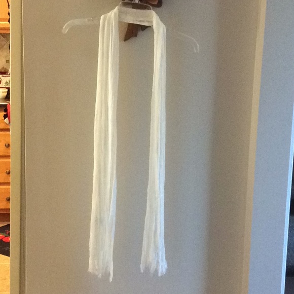 Vera Wang Accessories - Scarf very lightweight